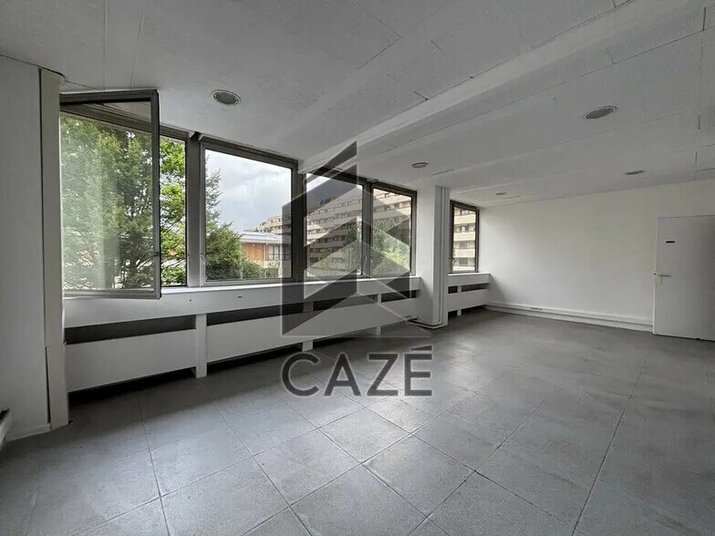 Office in Bordeaux for lease - Building Photo - Image 3 of 6