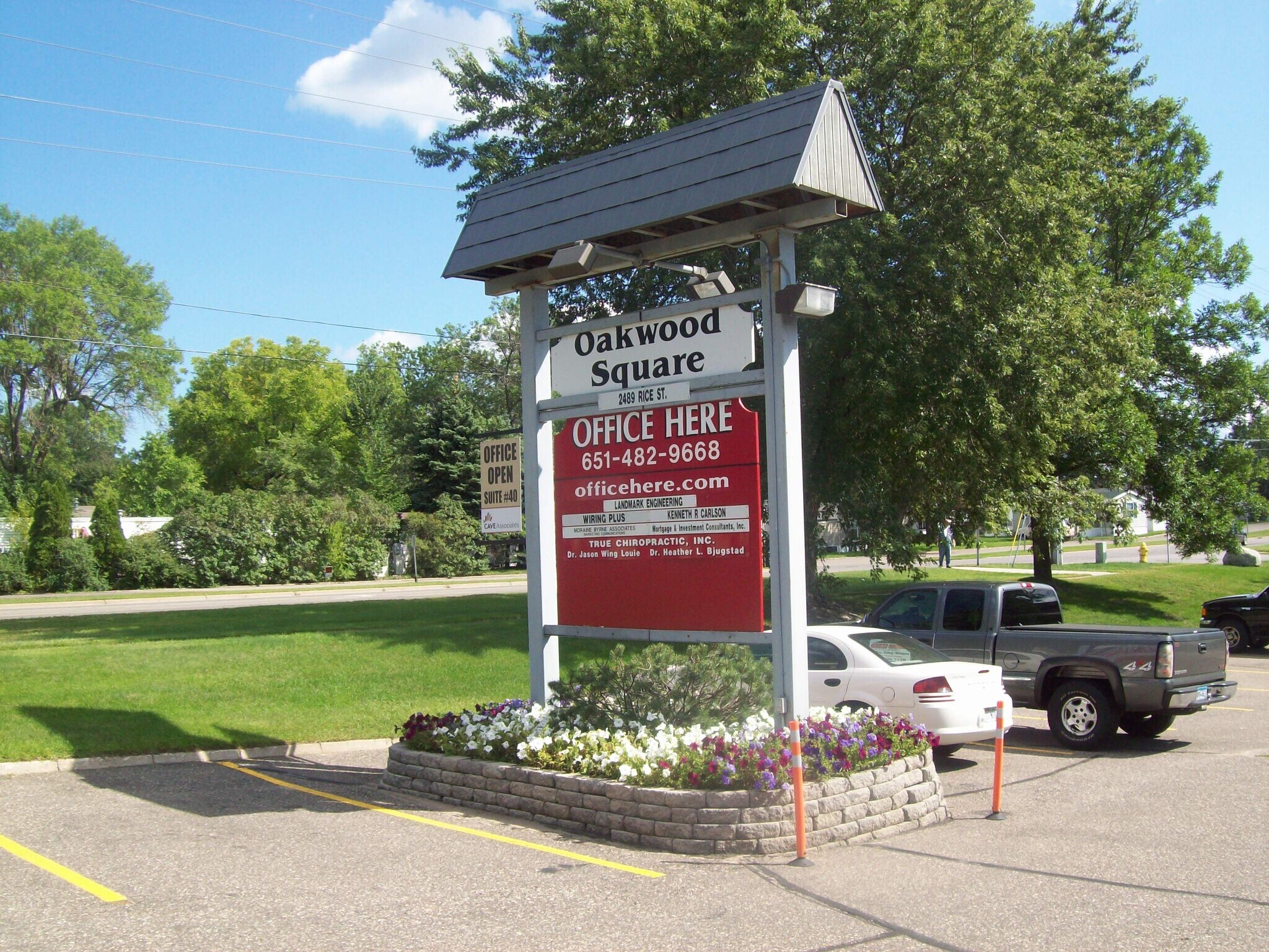 2489 Rice St, Roseville, MN 55113 Oakwood Square