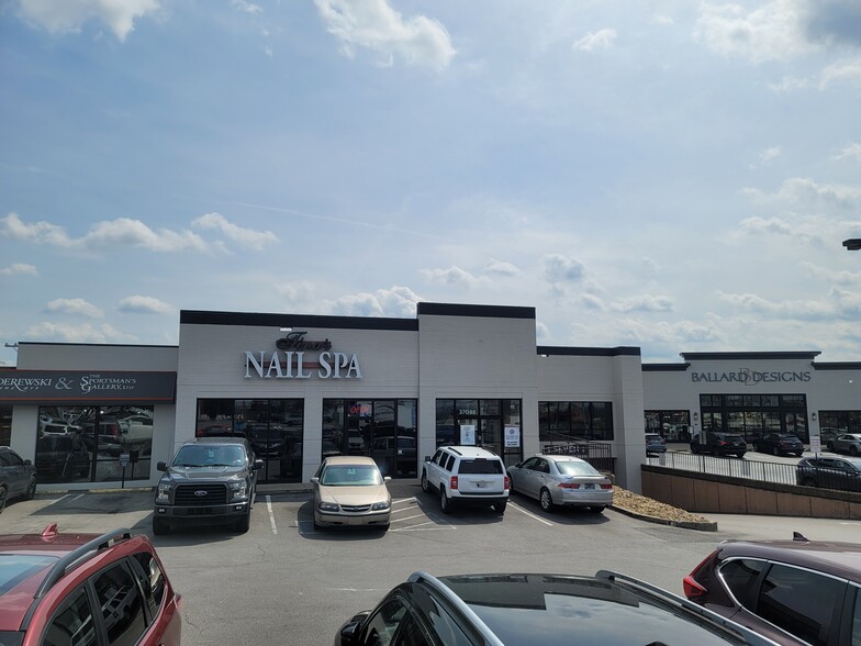 3708 Hillsboro Pike, Nashville, TN for lease - Building Photo - Image 1 of 3