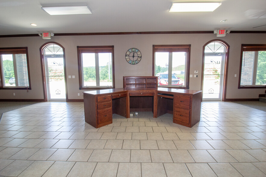 24530 Southside Rd, Waynesville, MO for lease - Lobby - Image 3 of 11