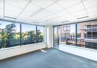 8010 Towers Crescent Dr, Vienna, VA for lease Interior Photo- Image 2 of 4