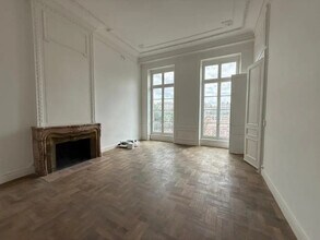 Office in Lyon for lease Building Photo- Image 2 of 4
