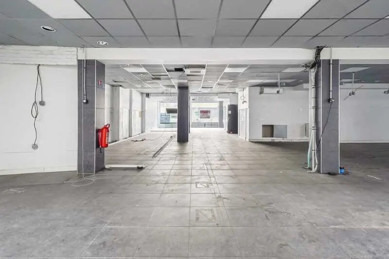 2 Place D'Aligre, Paris for sale - Interior Photo - Image 2 of 10