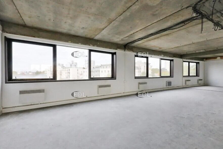 Office in Bonneuil-sur-Marne for lease - Building Photo - Image 2 of 6