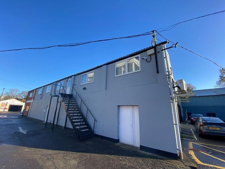 Church Rd, Romford for lease - Building Photo - Image 1 of 8