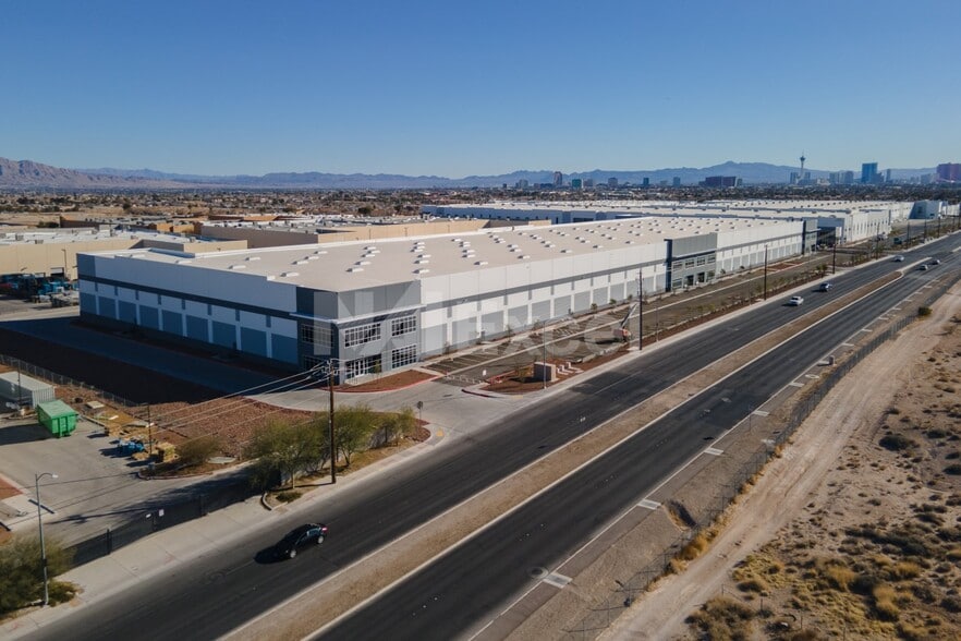 2880 Simmons St, North Las Vegas, NV for sale - Building Photo - Image 3 of 16