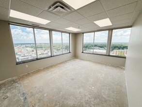 5050 Poplar Ave, Memphis, TN for lease Interior Photo- Image 2 of 8