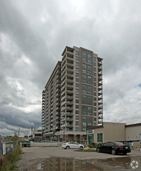 1215 Bayly St, Pickering, ON for sale - Primary Photo - Image 1 of 1