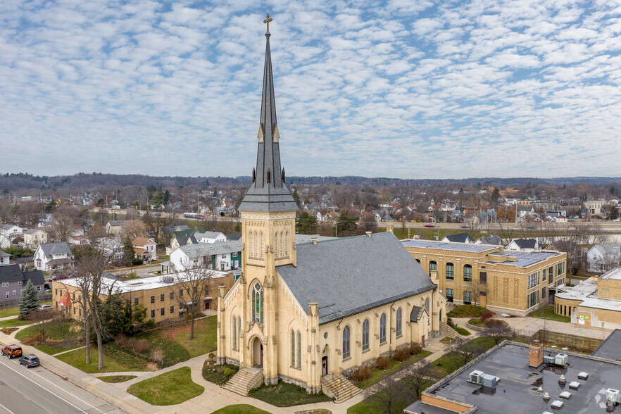 745 Bridge St, Grand Rapids, MI for sale - Primary Photo - Image 1 of 5