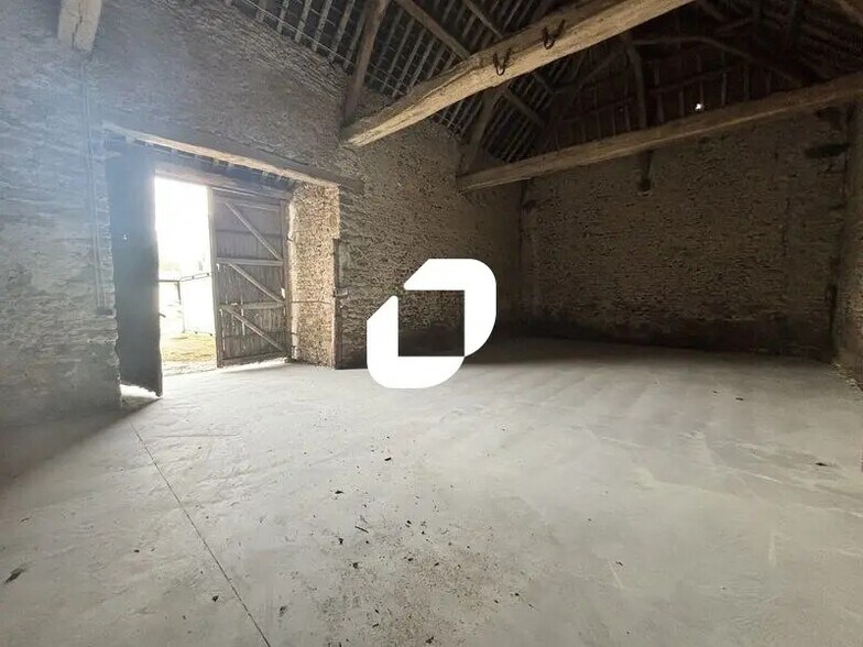 Flex in Villeconin for lease - Interior Photo - Image 2 of 10