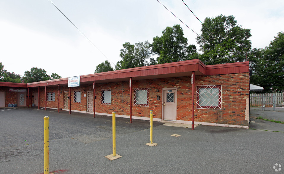 2921-2937 Gibbon Rd, Charlotte, NC for lease - Primary Photo - Image 2 of 7