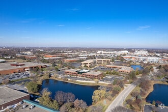 400 N Lakeview Pky, Vernon Hills, IL - AERIAL  map view