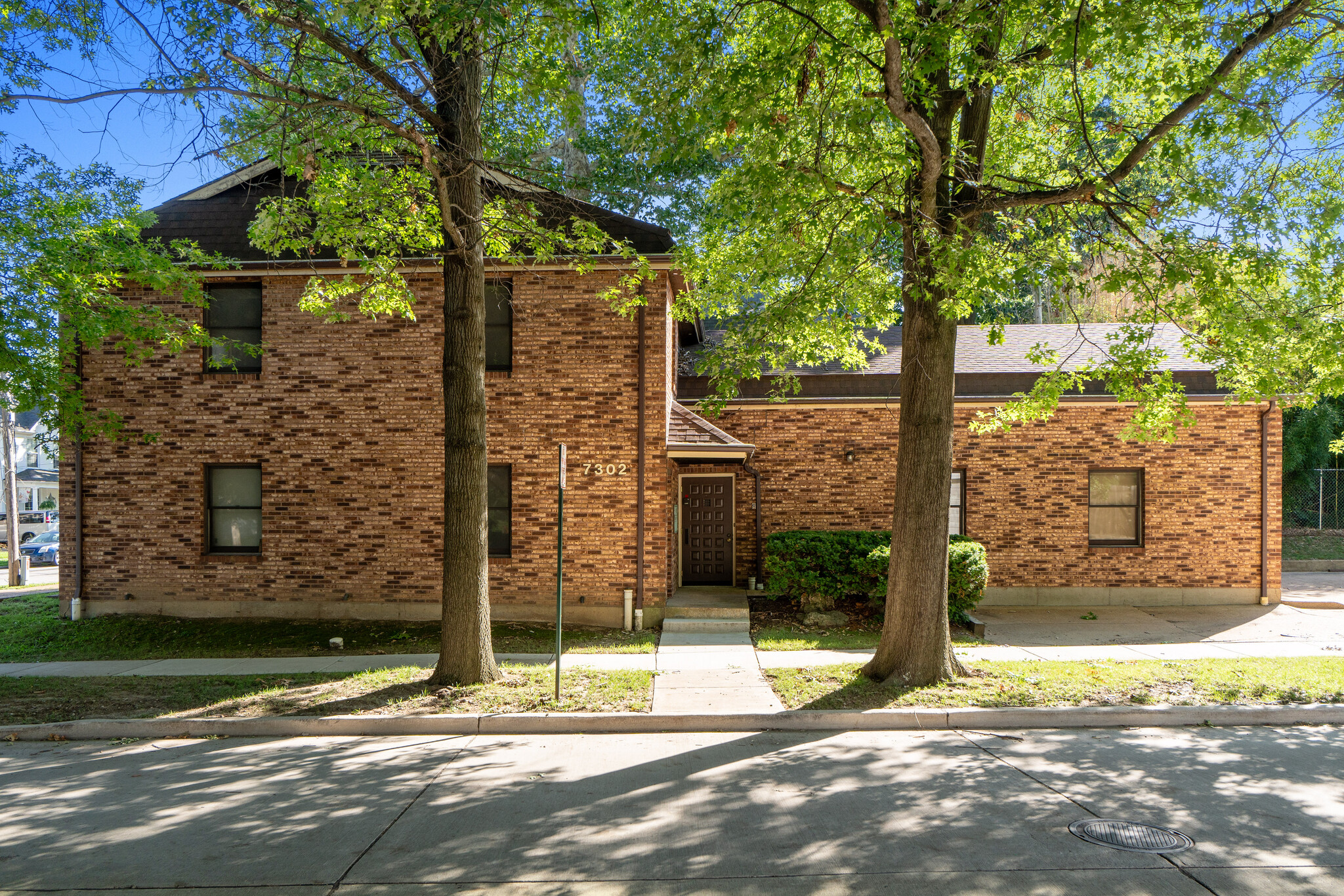 7302 Picadilly Ave, Maplewood, MO for sale Building Photo- Image 1 of 48