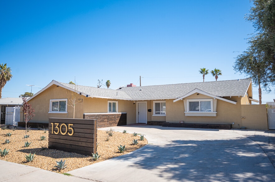 1305 S 16th St, Las Vegas, NV for sale - Primary Photo - Image 1 of 35