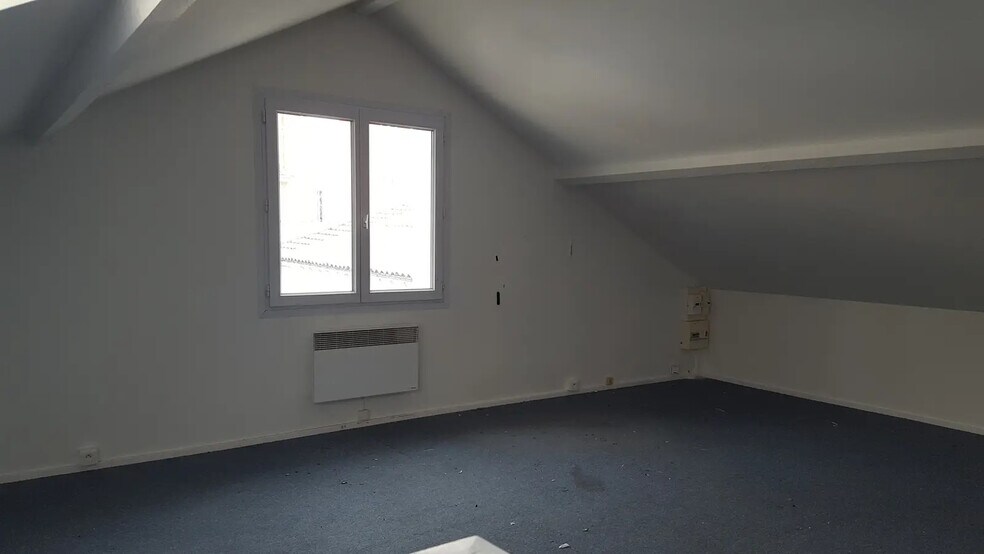 Office in Champigny-Sur-Marne for lease - Building Photo - Image 2 of 5