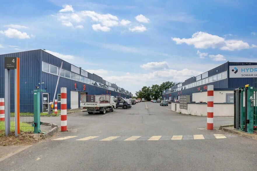 Industrial in Chilly-Mazarin for lease - Building Photo - Image 3 of 12