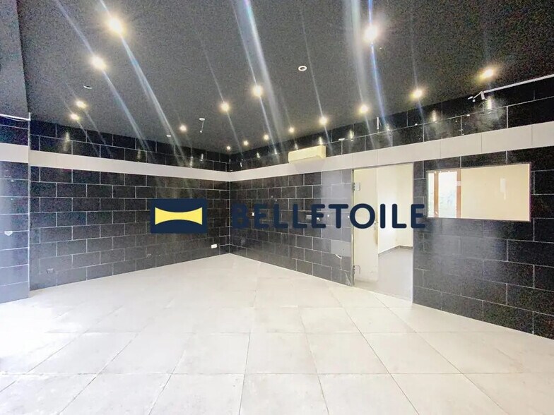 Retail in Alfortville for lease - Interior Photo - Image 2 of 8