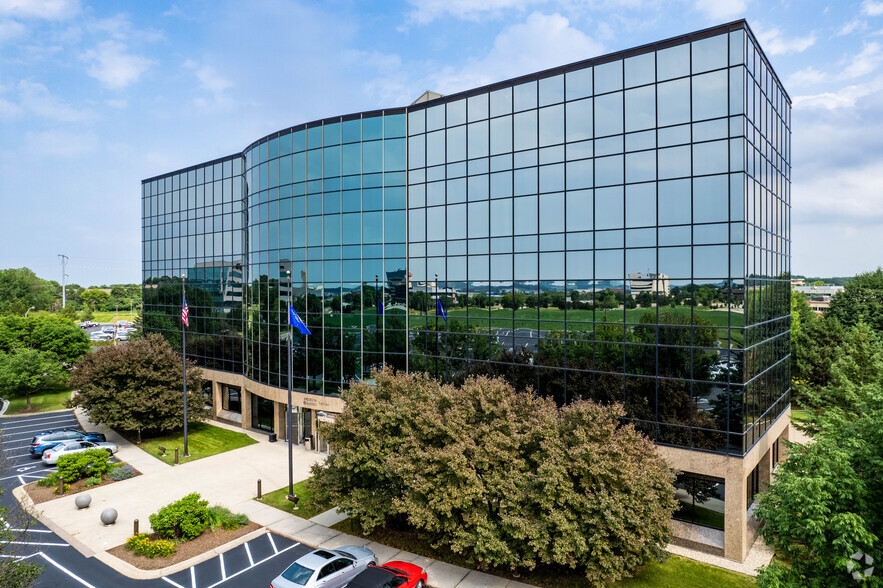 1200 John Q Hammons Dr, Madison, WI for lease - Primary Photo - Image 1 of 11