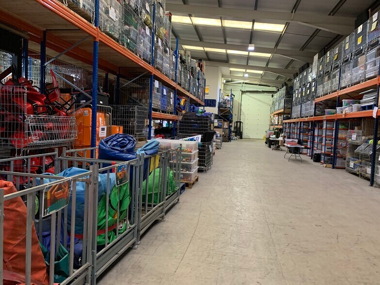 Nuffield Way, Abingdon for lease - Interior Photo - Image 3 of 5