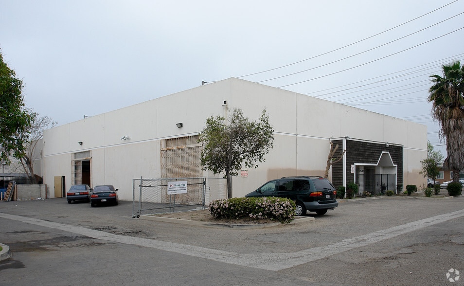 2430 W 5th St, Santa Ana, CA for lease - Building Photo - Image 2 of 6