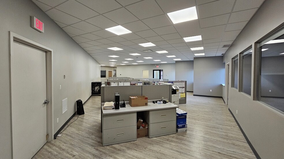 710 Union Pky, Ronkonkoma, NY for sale - Interior Photo - Image 3 of 3