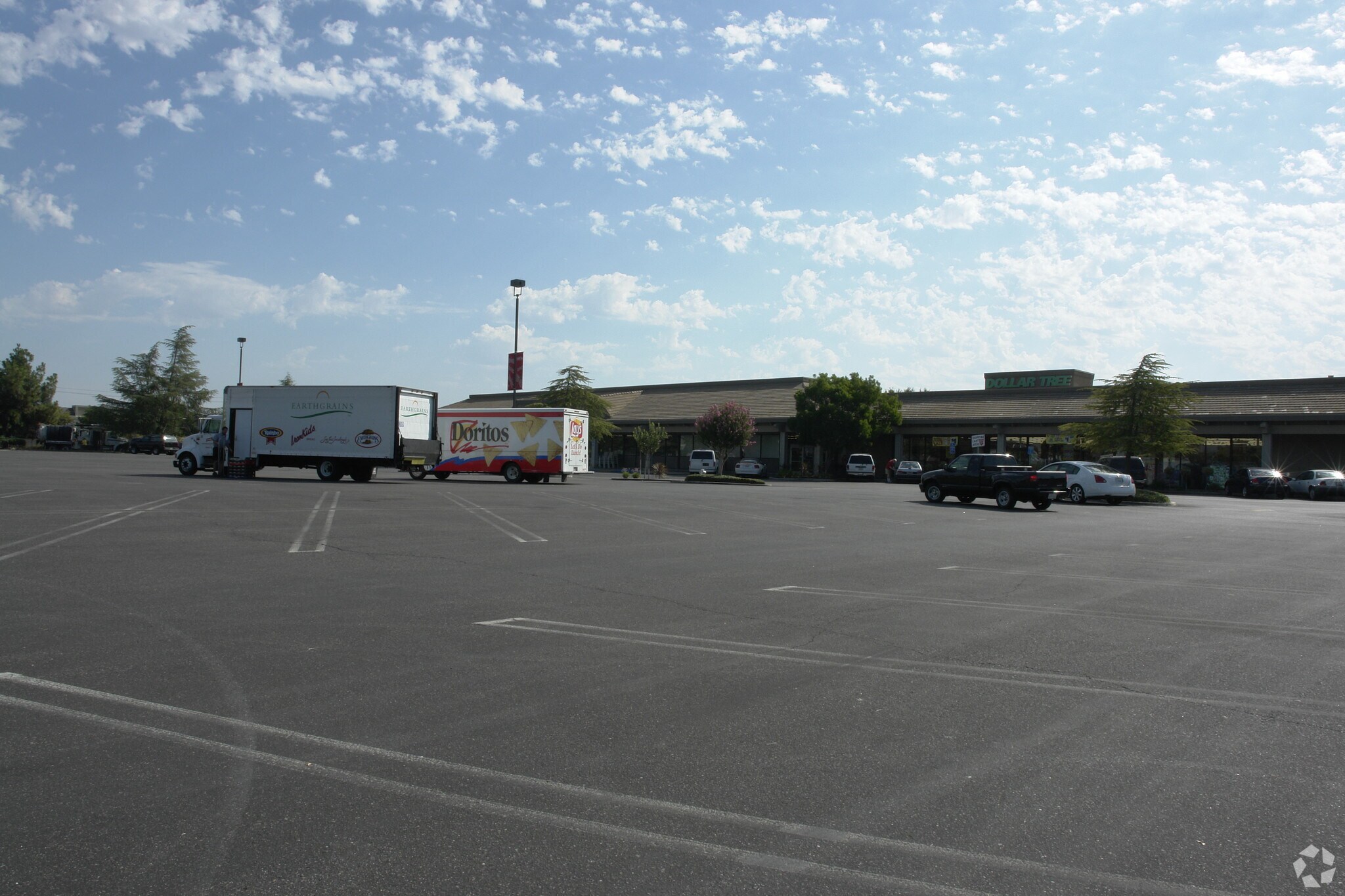 6670 N Cedar Ave, Fresno, CA for lease Primary Photo- Image 1 of 7