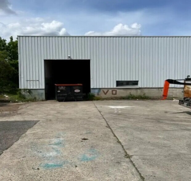 22 Avenue Du Château, SAINT-OUEN-L'AUMONE for lease - Building Photo - Image 2 of 3