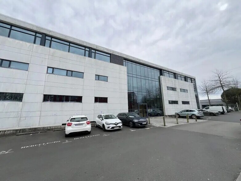 8 Rue Jean Rouxel, Orvault for sale - Building Photo - Image 1 of 8