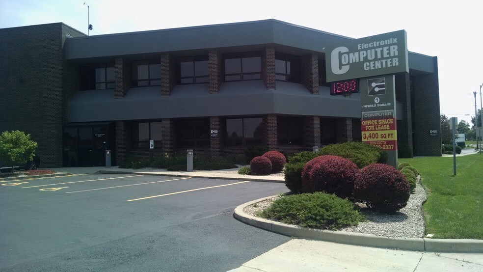 579 E Xenia Dr, Fairborn, OH for lease - Front Exterior - Image 1 of 8