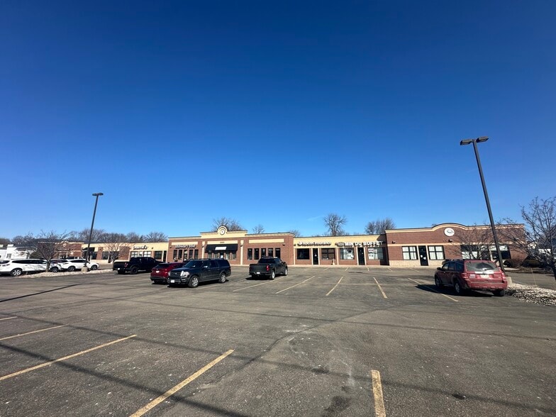 1000 W Wisconsin Ave, Appleton, WI for lease - Building Photo - Image 3 of 18