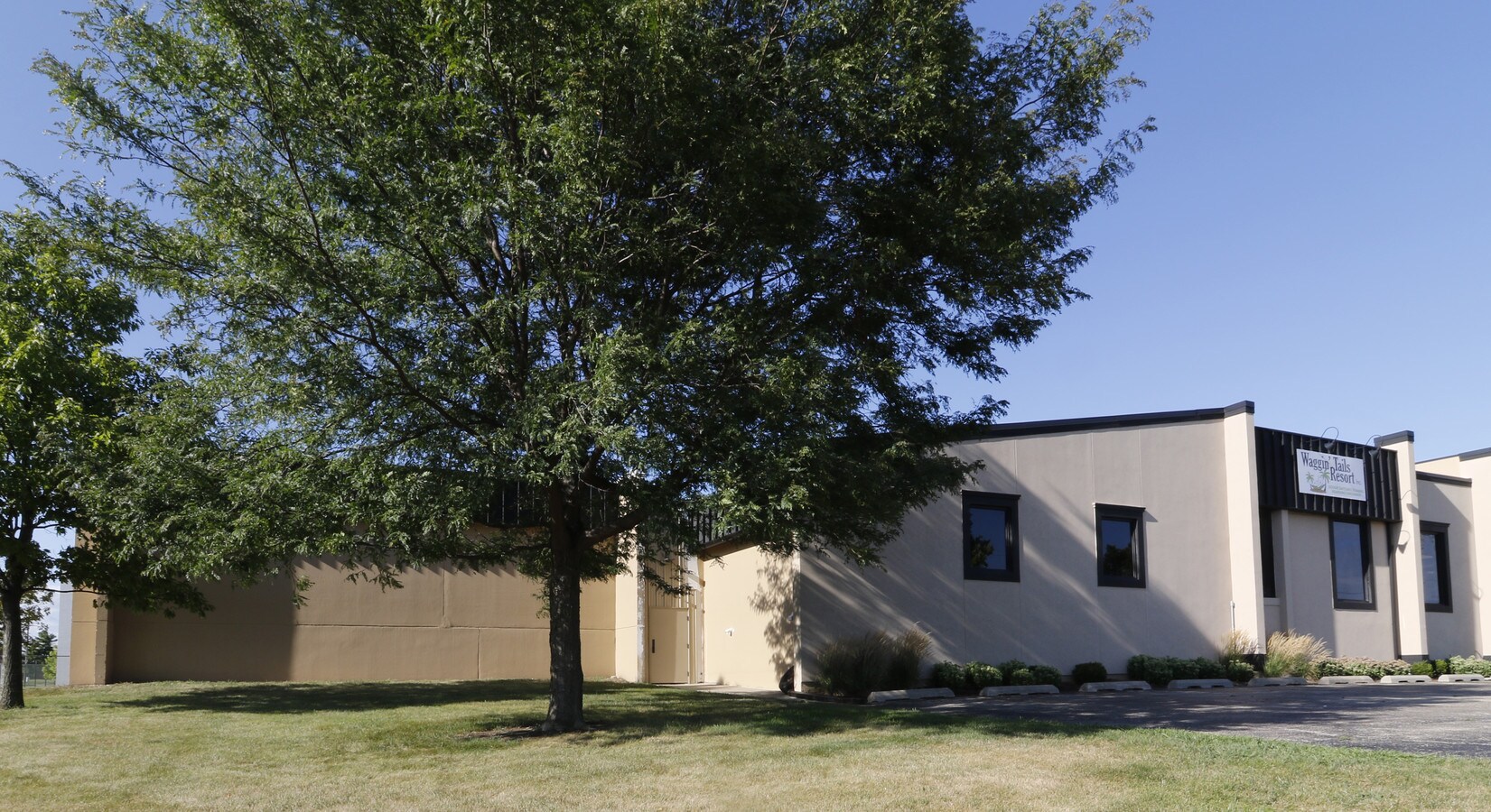 2121 W Altorfer Dr, Peoria, IL 61615