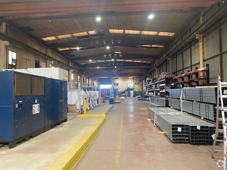 Industrial in Alcalá de Henares, Madrid for sale - Building Photo - Image 1 of 8