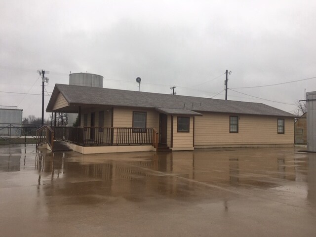 100 E 4th St, Justin, TX for sale - Primary Photo - Image 1 of 1