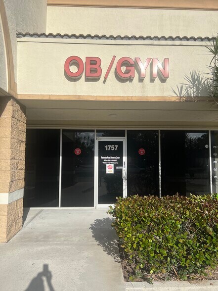 1741-1759 N University Dr, Pembroke Pines, FL for sale - Building Photo - Image 1 of 1