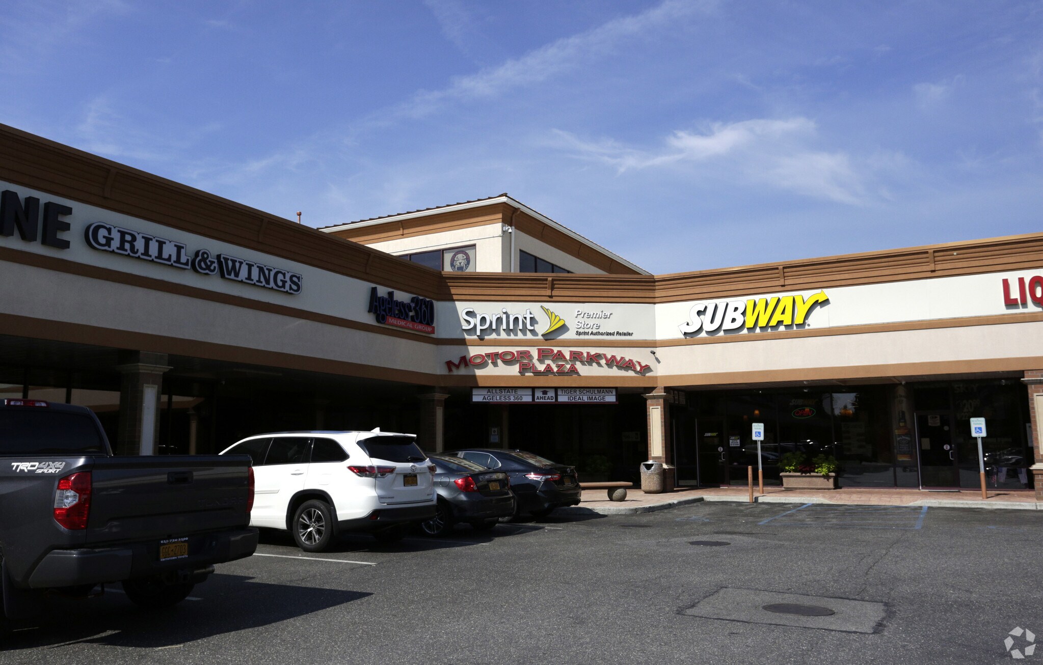 694 Motor Pky, Hauppauge, NY 11788 Motor Parkway Plaza