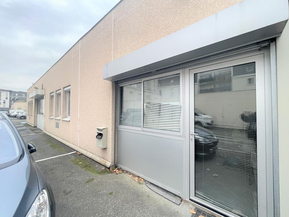 Office in Nanterre for lease Building Photo- Image 1 of 5