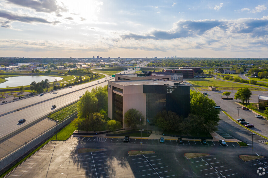 4606 S Garnett Rd, Tulsa, OK for lease - Building Photo - Image 3 of 4