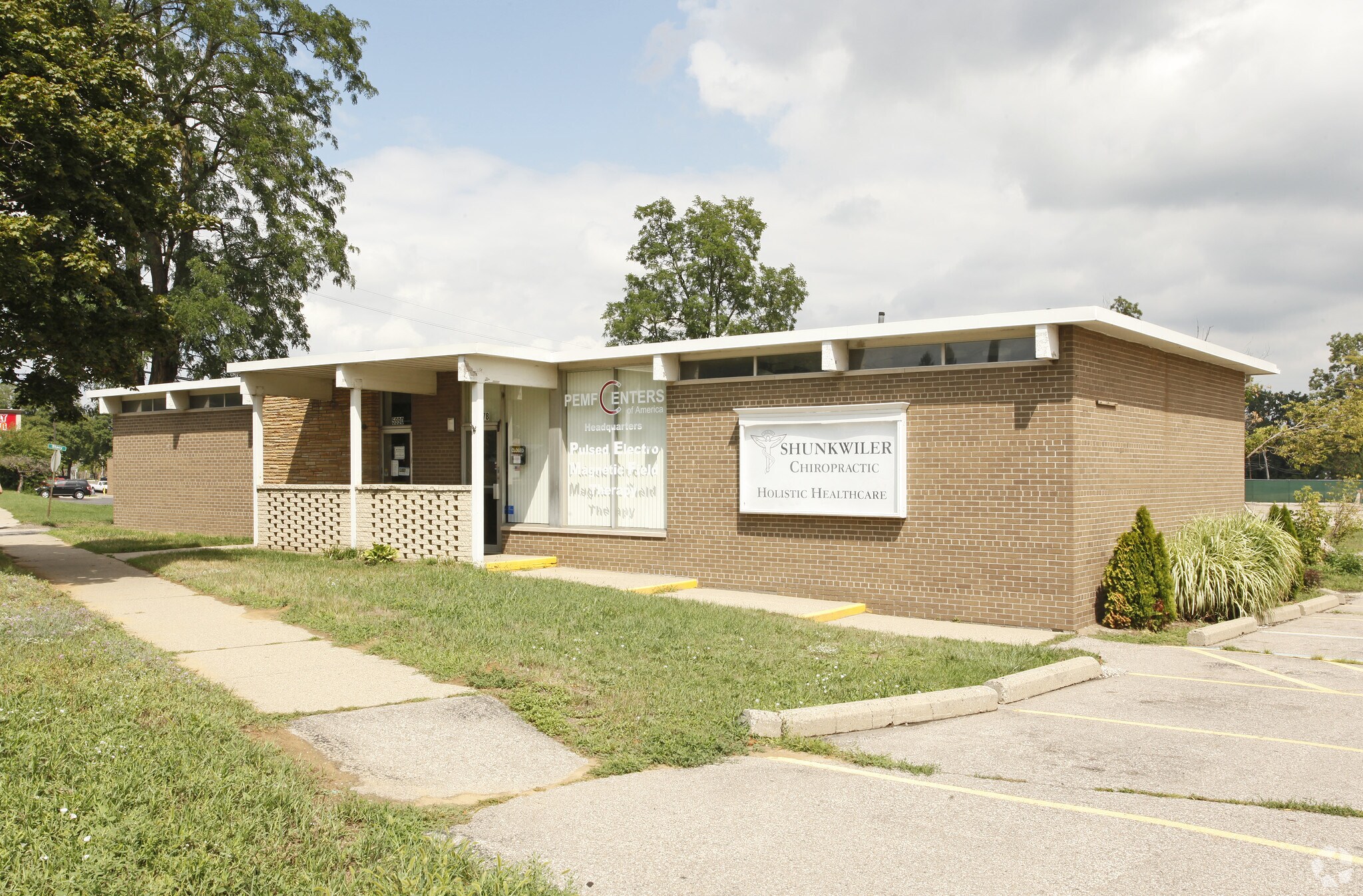 5978-5990 N Wayne Rd