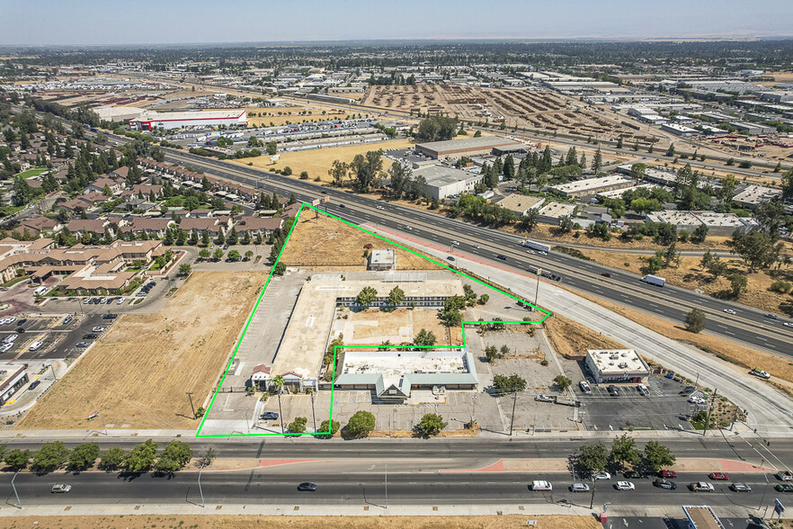 4278 W Ashlan Ave, Fresno, CA for sale - Building Photo - Image 2 of 23