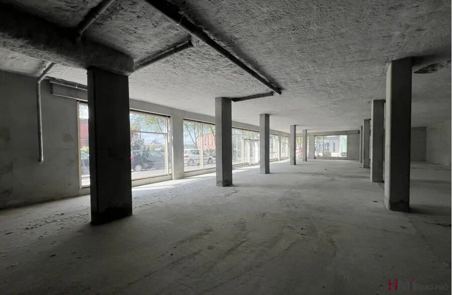 Retail in Rouen for sale - Interior Photo - Image 3 of 5