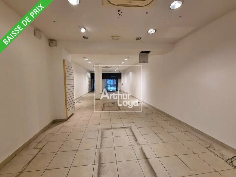 Retail in Melun for lease - Interior Photo - Image 3 of 7