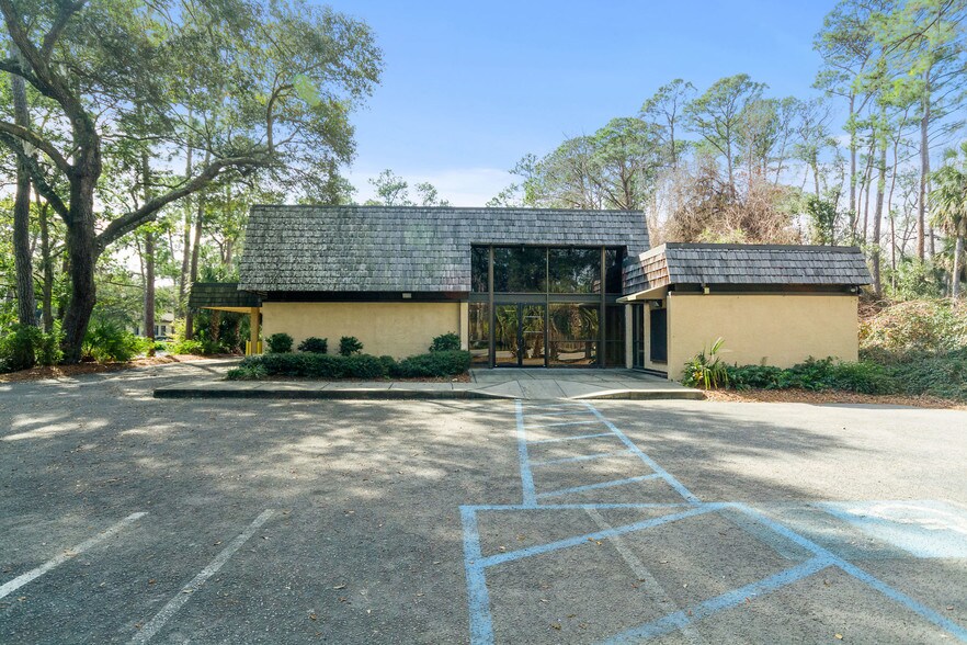 18 Pope Ave, Hilton Head Island, SC for sale - Primary Photo - Image 1 of 1