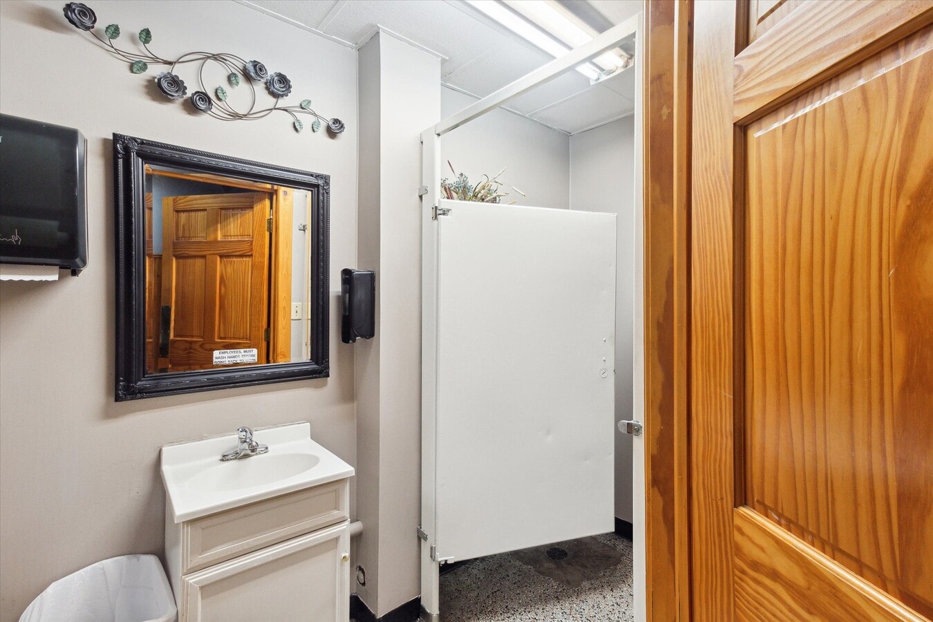 308 N State St, Alma, MI 48801 Pine Knot Bar