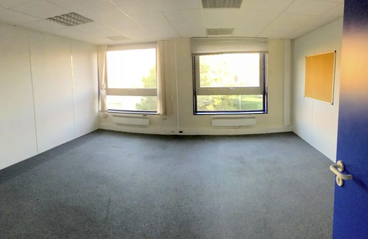 Office in Le Pecq for lease Interior Photo- Image 1 of 7