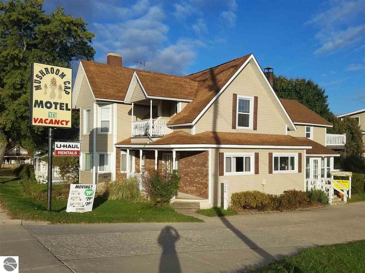 310 W Mesick Ave, Mesick, MI 49668