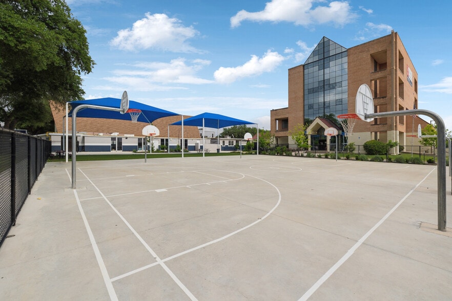 1826 Basse Rd, San Antonio, TX for sale - Building Photo - Image 1 of 32