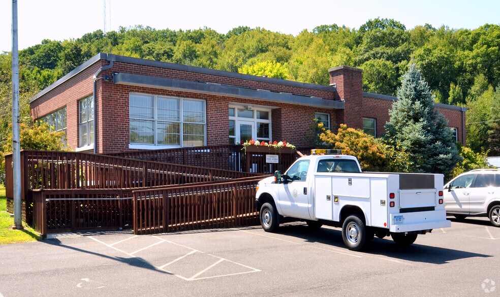 1 Great Hill Rd, Oxford, CT 06478