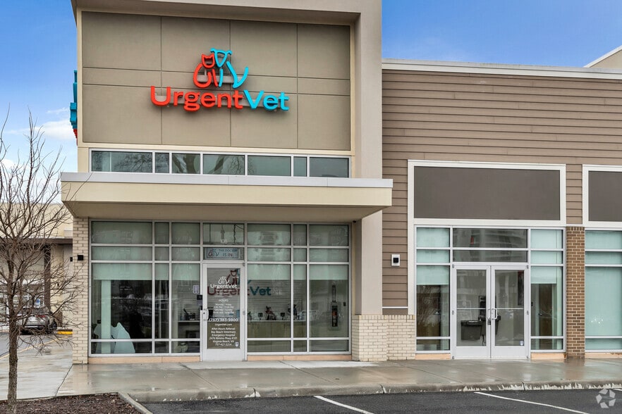 601 Volvo Pky, Chesapeake, VA for lease - Building Photo - Image 2 of 6