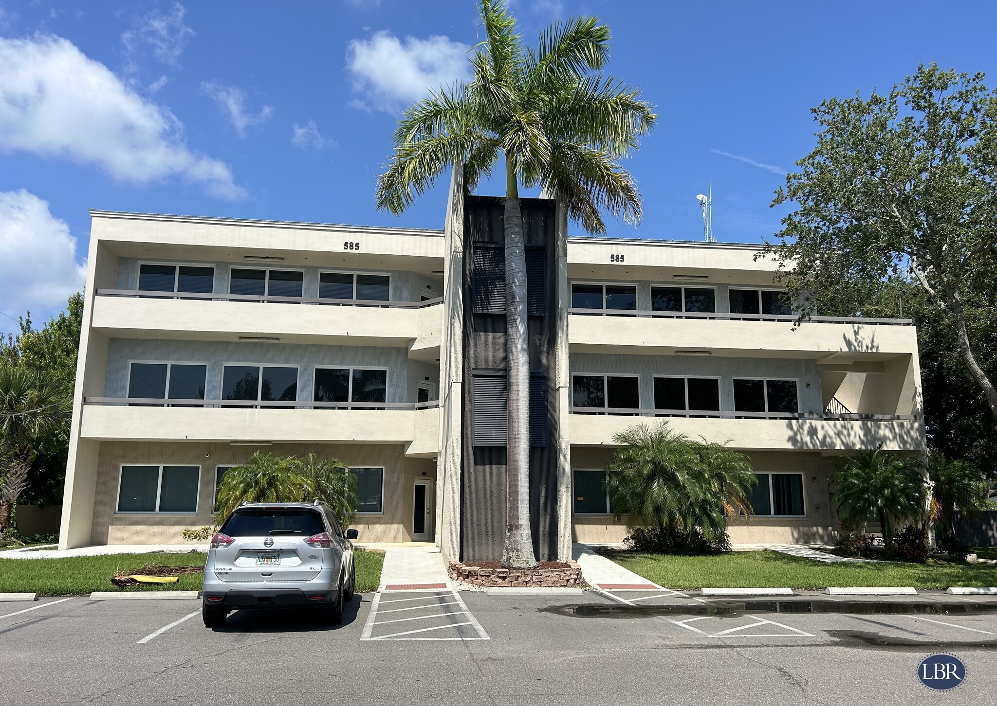 585 N Courtenay Pkwy, Merritt Island, FL for lease Building Photo- Image 1 of 11