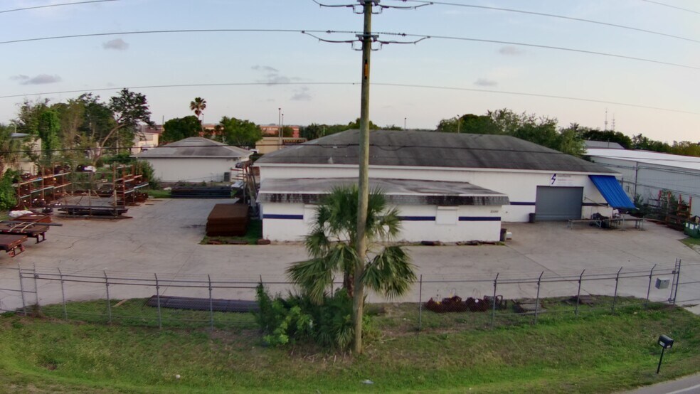 2100 J And C Blvd, Naples, FL for sale - Building Photo - Image 1 of 1
